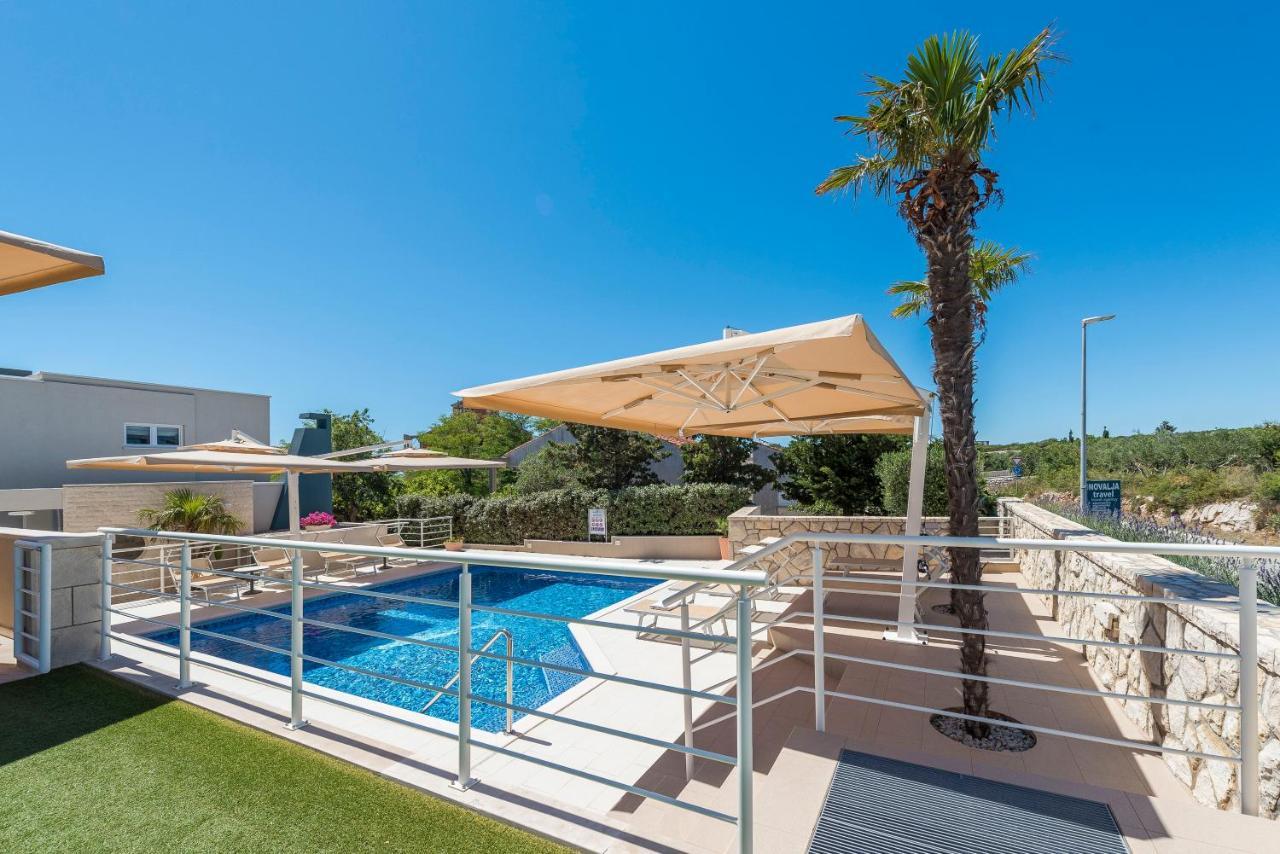 Pool Terrace Sea View Sarkic Apartment โนวาลยา ภายนอก รูปภาพ