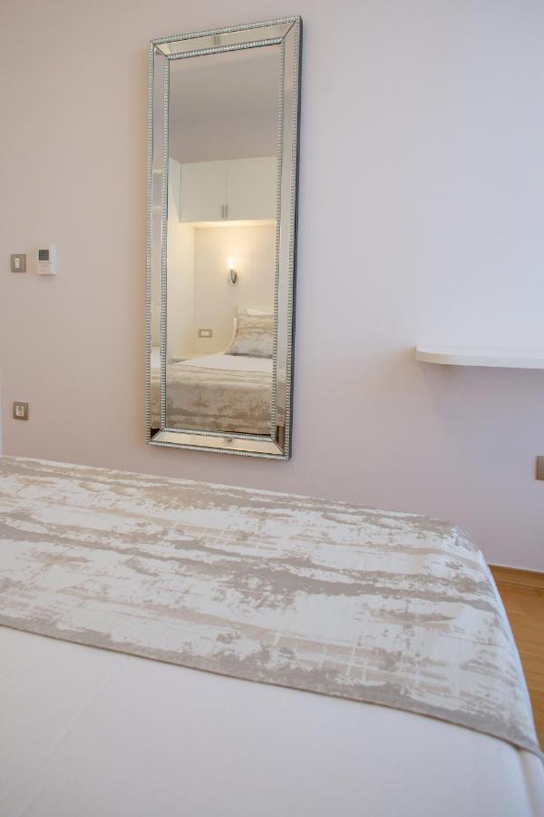 Pool Terrace Sea View Sarkic Apartment โนวาลยา ภายนอก รูปภาพ